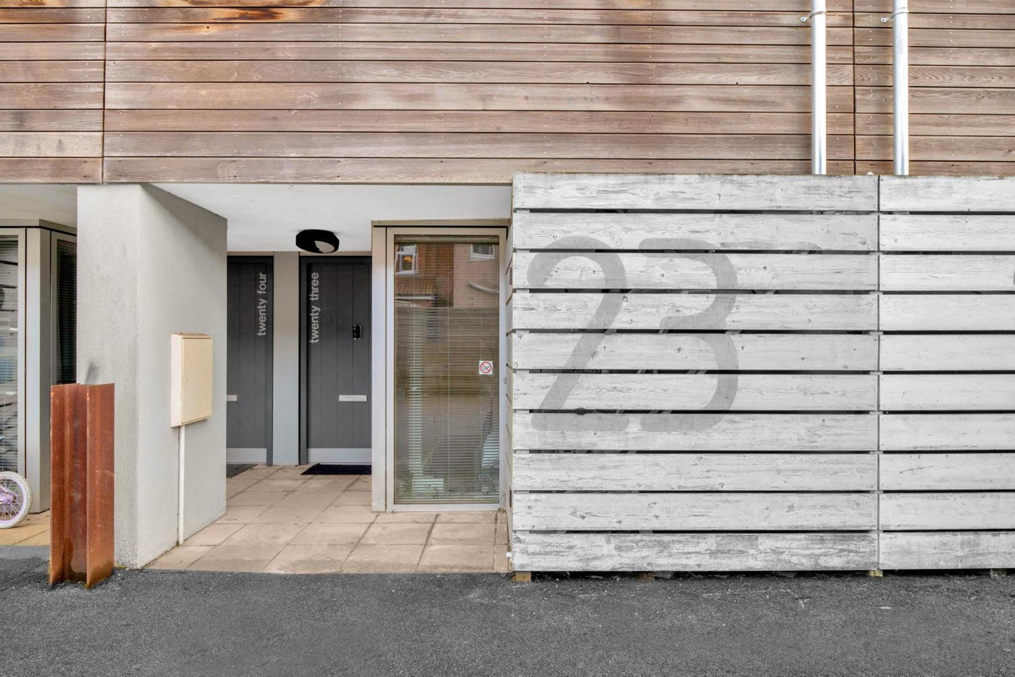 Luxury Waterfront Property With Free Parking 코번트리 외부 사진